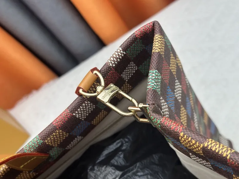 LV Shopping Bags-37 - Image 7