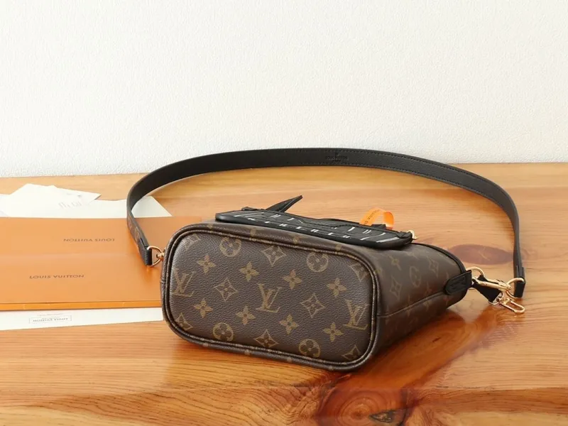 LV Shopping Bags-100 - Image 8