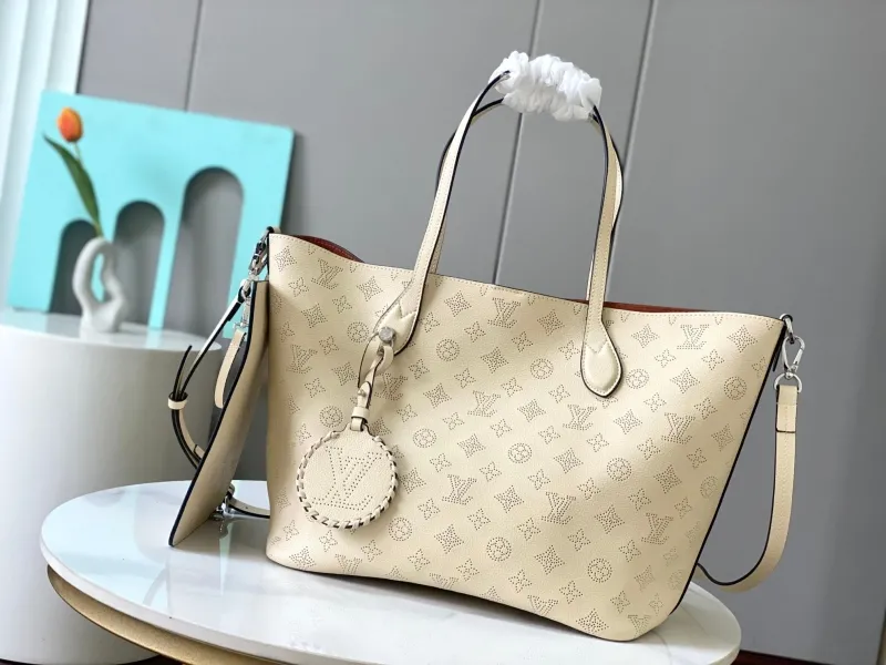 LV Shopping Bags-114