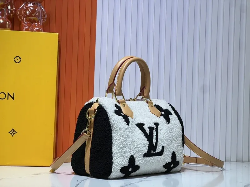 Alternative view of LV Speedy Bags-318