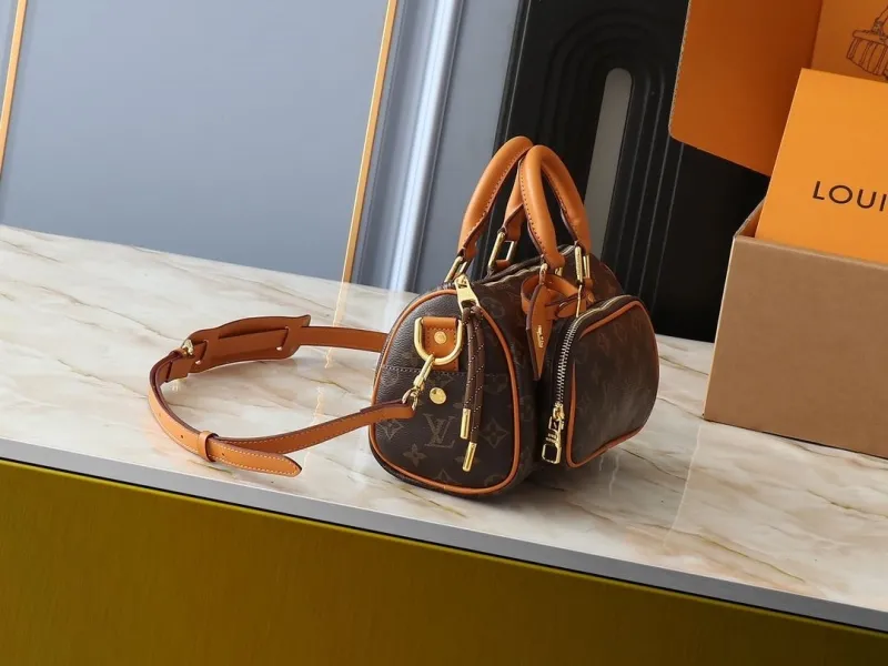 Alternative view of LV Speedy Bags-554