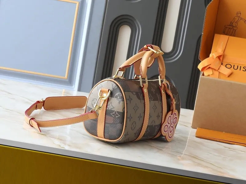 Alternative view of LV Speedy Bags-558