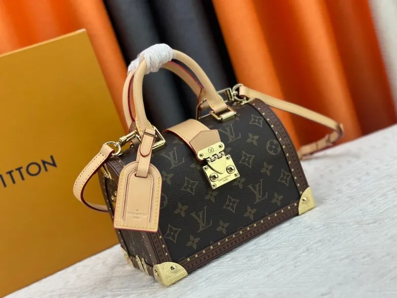 Alternative view of LV Speedy Bags-594