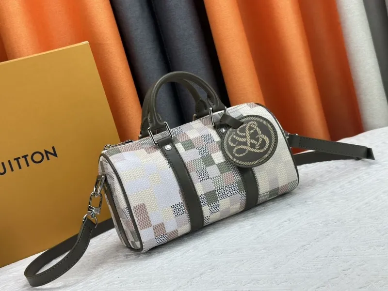 Alternative view of LV Speedy Bags-601