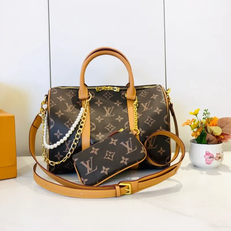 Alternative view of LV Travel Bags-6