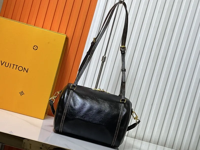 LV Travel Bags-25 - Image 4