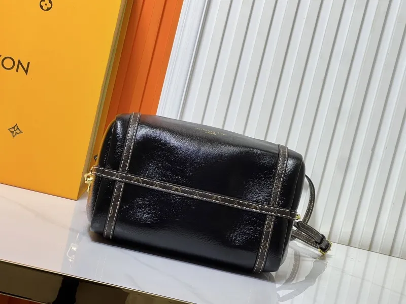 LV Travel Bags-25 - Image 5