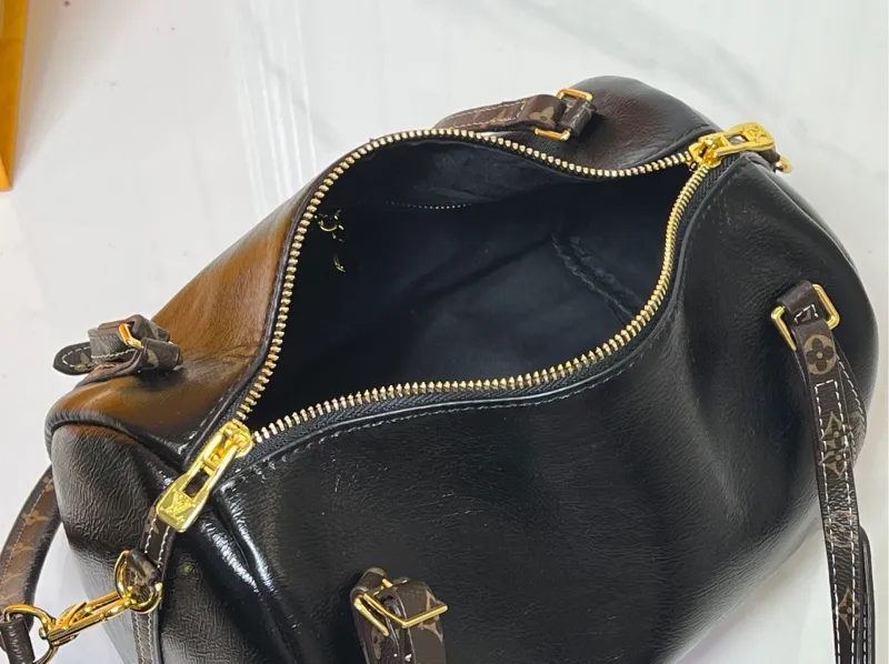 LV Travel Bags-25 - Image 9