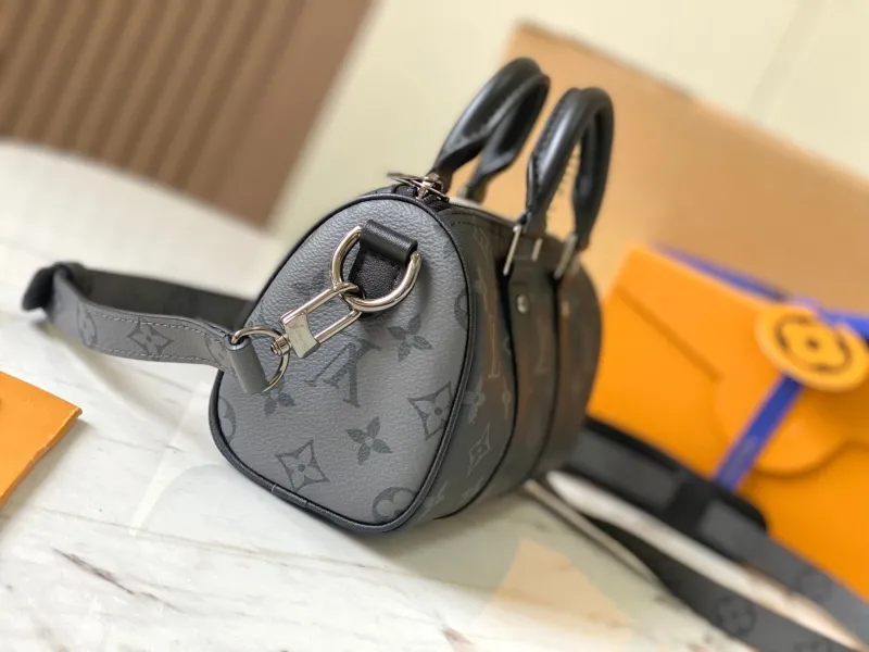 Alternative view of LV Travel Bags-40