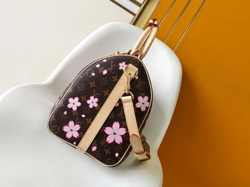 Alternative view of LV Travel Bags-44
