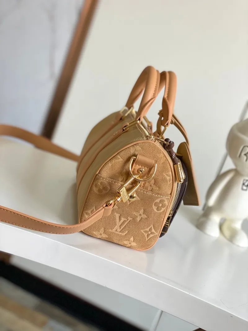 Alternative view of LV Travel Bags-51