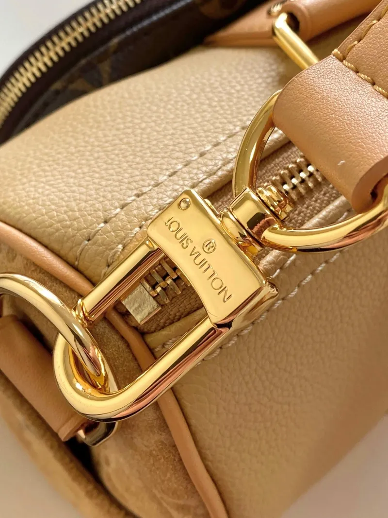 LV Travel Bags-51 - Image 5