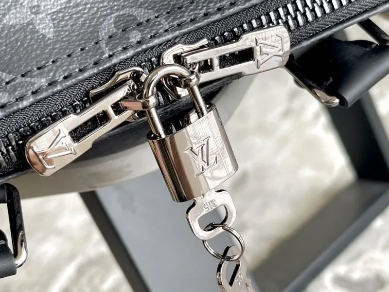LV Travel Bags-108 - Image 7