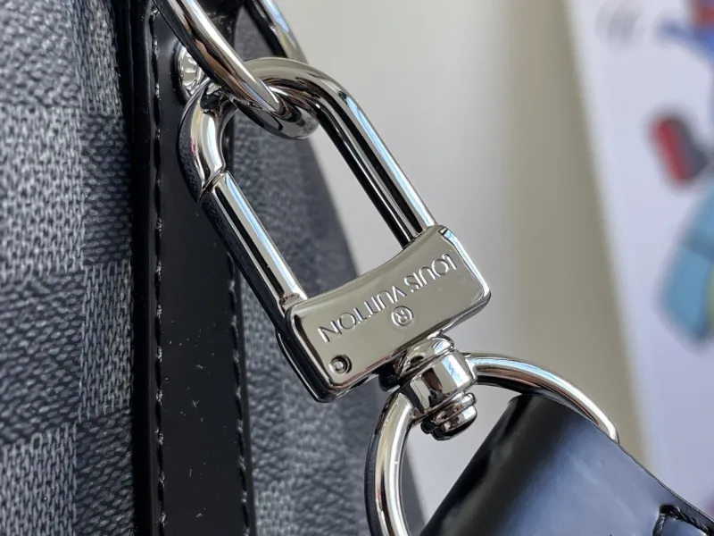 LV Travel Bags-112 - Image 5