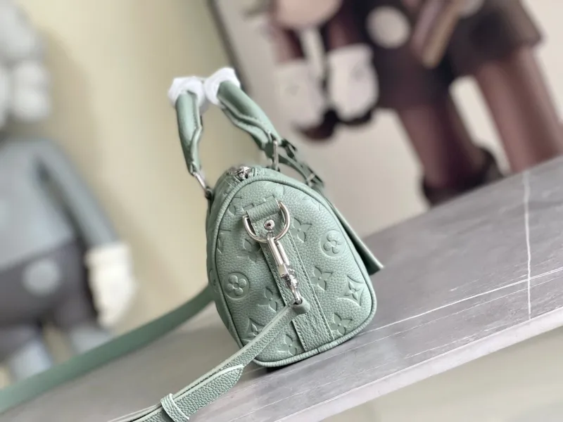 Alternative view of LV Travel Bags-117