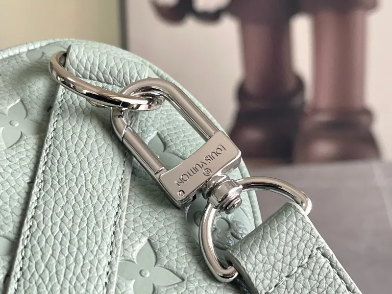 LV Travel Bags-117 - Image 7