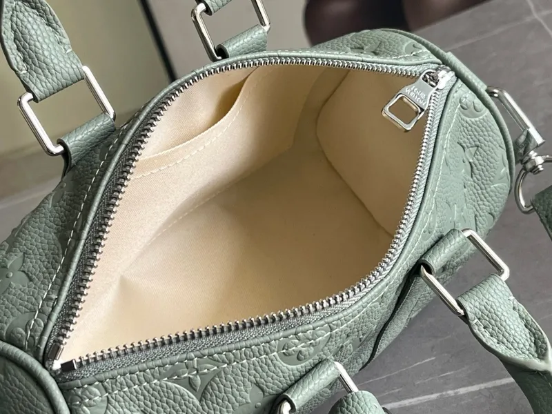 LV Travel Bags-117 - Image 9