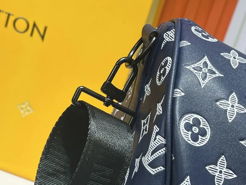 LV Travel Bags-119 - Image 5