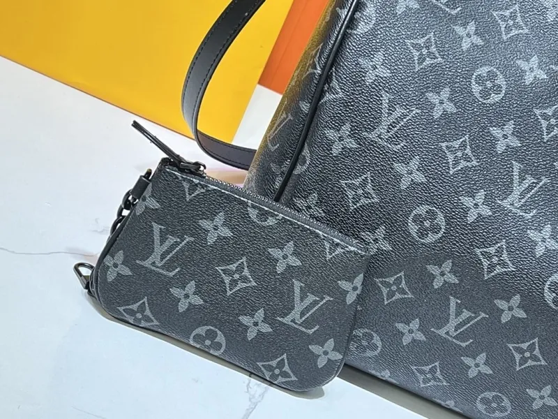 LV Travel Bags-121 - Image 4