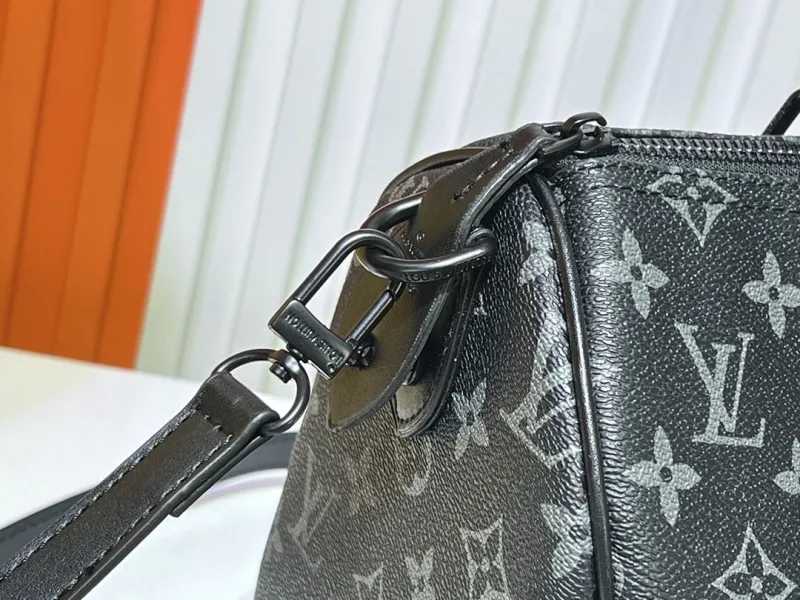 LV Travel Bags-122 - Image 5