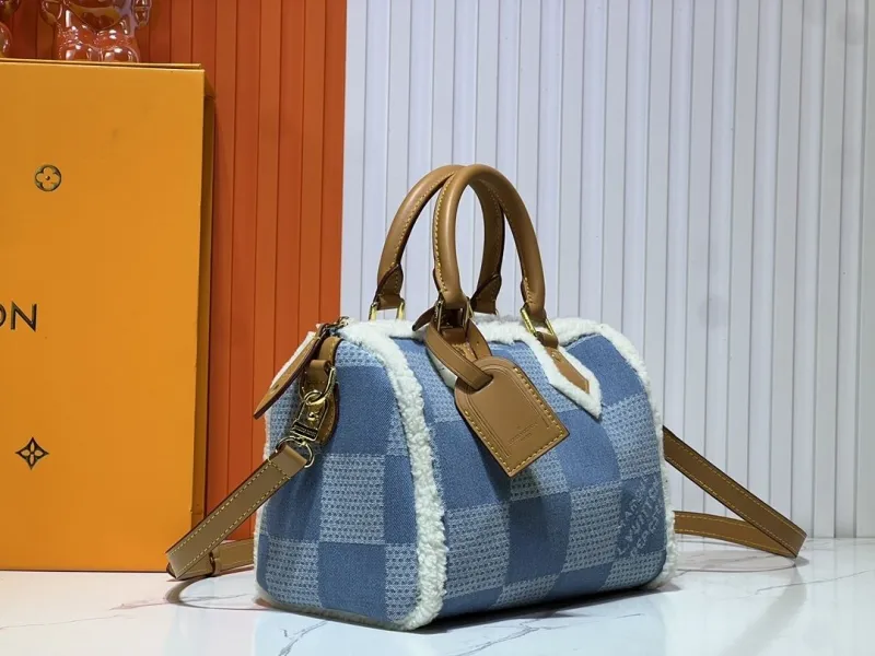 Alternative view of LV Travel Bags-124