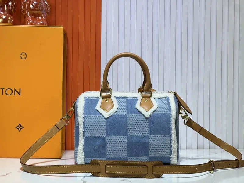 LV Travel Bags-124 - Image 6