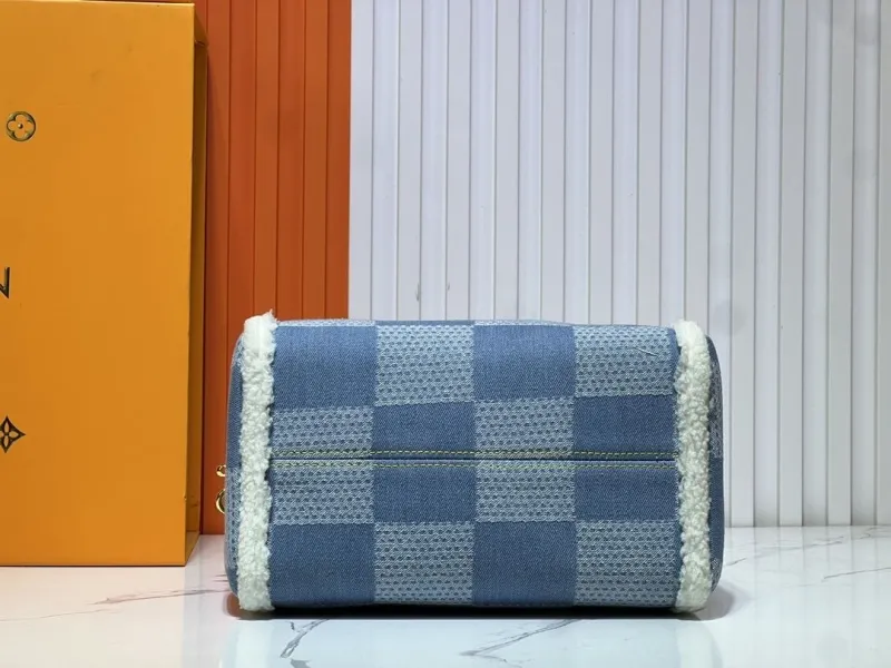 LV Travel Bags-124 - Image 7