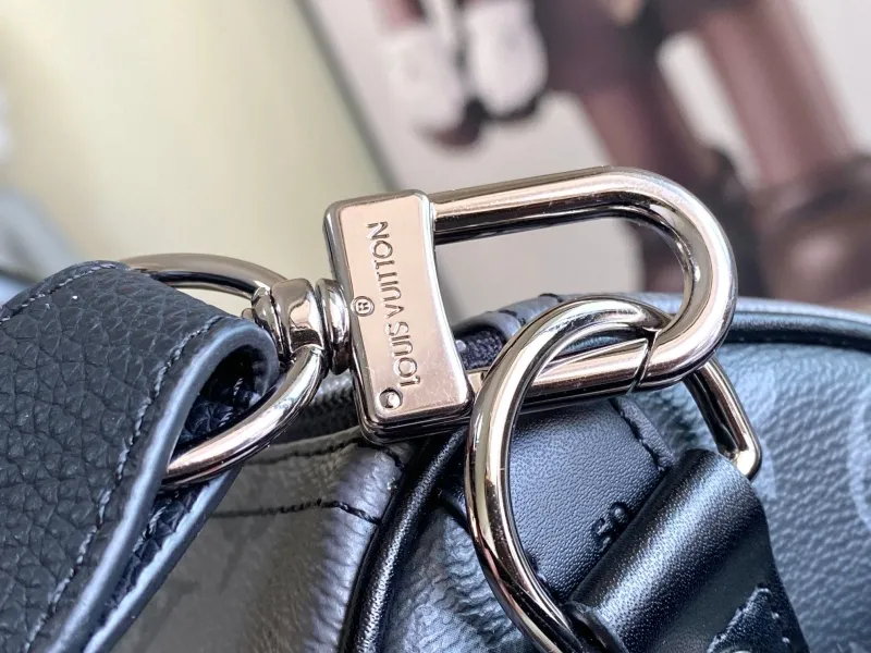 LV Travel Bags-136 - Image 7