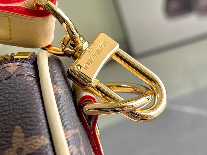 LV Travel Bags-138 - Image 7