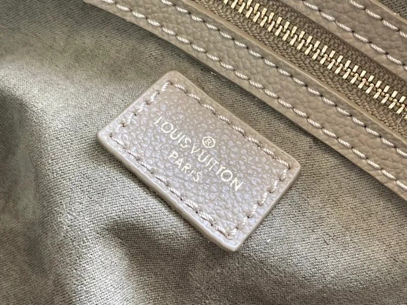 LV Travel Bags-146 - Image 9