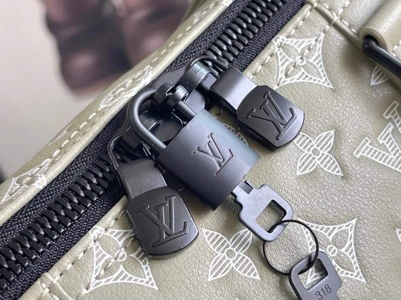 LV Travel Bags-149 - Image 6