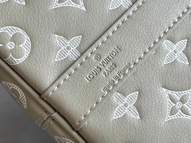 LV Travel Bags-149 - Image 8