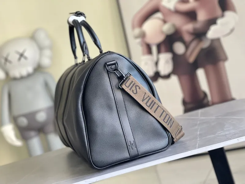 Alternative view of LV Travel Bags-152