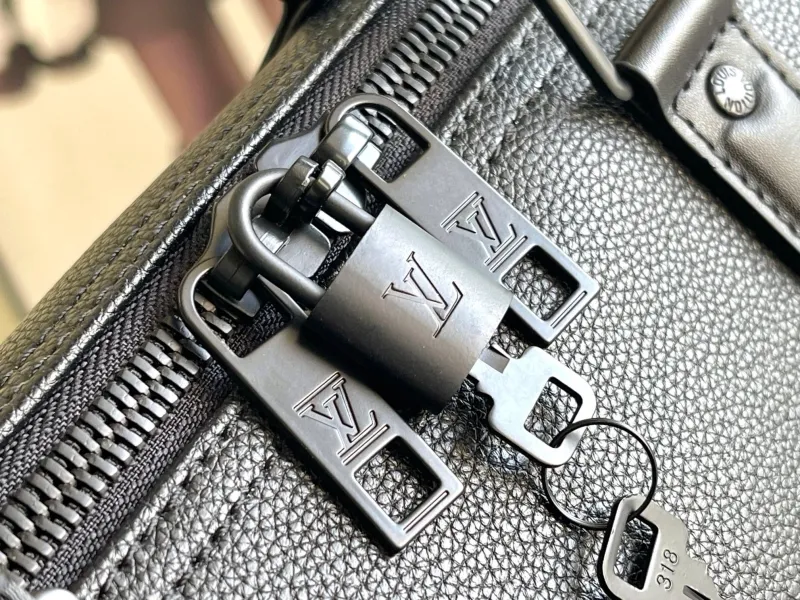 LV Travel Bags-152 - Image 7