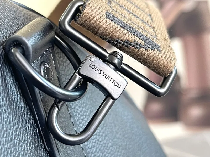 LV Travel Bags-152 - Image 8