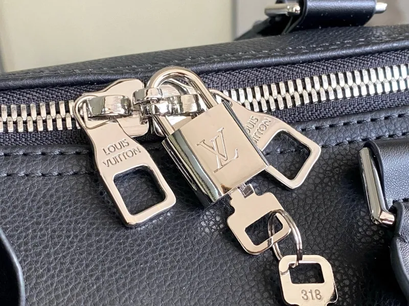 LV Travel Bags-161 - Image 12