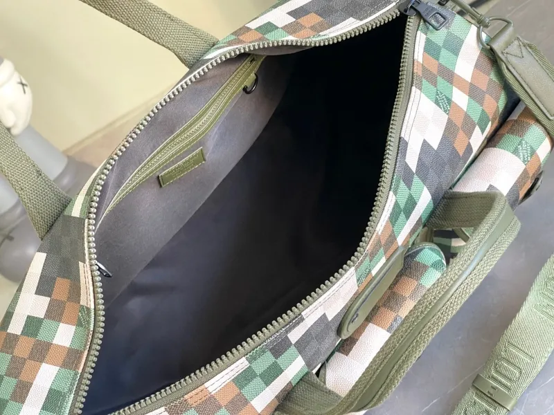 LV Travel Bags-162 - Image 8