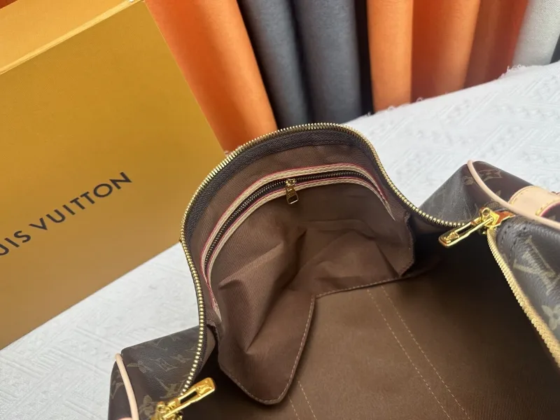 LV Travel Bags-206 - Image 8