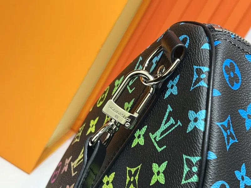 LV Travel Bags-212 - Image 5