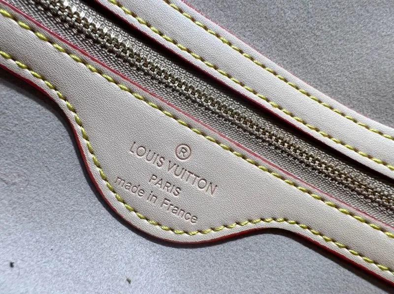 LV Travel Bags-219 - Image 9