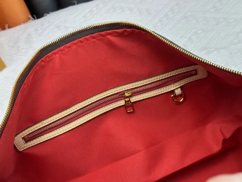 LV Travel Bags-233 - Image 8