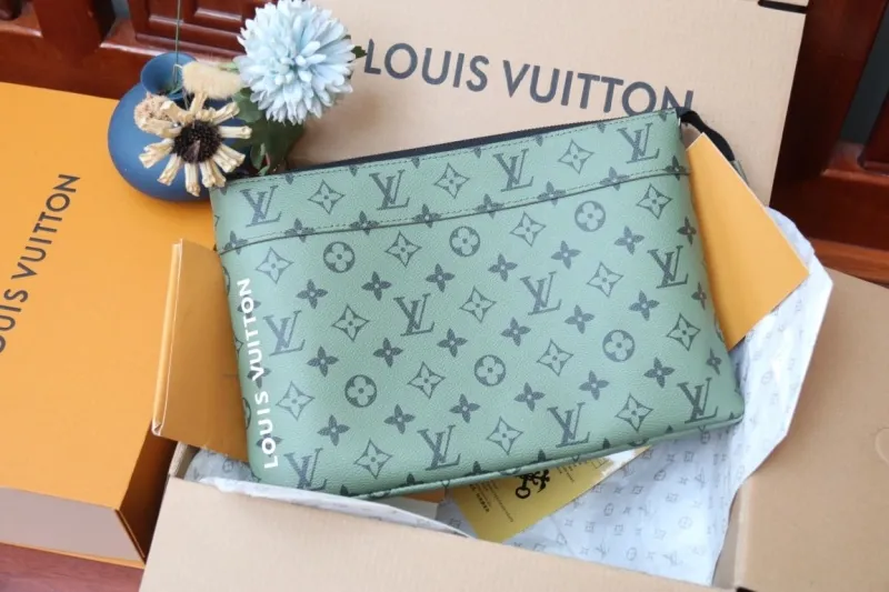 LV Clutch Bags-3