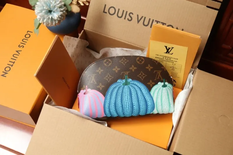 Alternative view of LV Clutch Bags-9