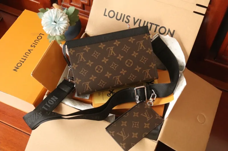 LV Clutch Bags-16