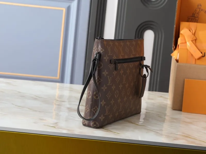 Alternative view of LV Clutch Bags-45