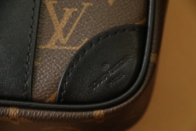 LV Clutch Bags-102 - Image 4