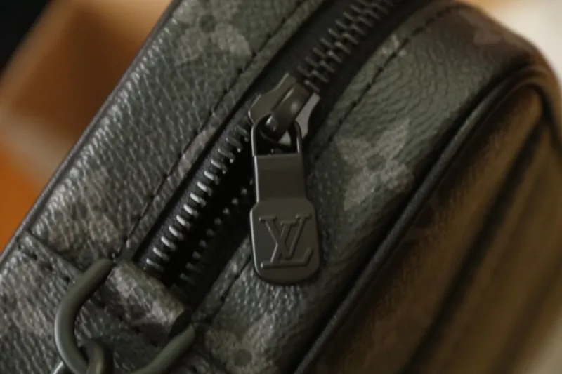 LV Clutch Bags-104 - Image 5