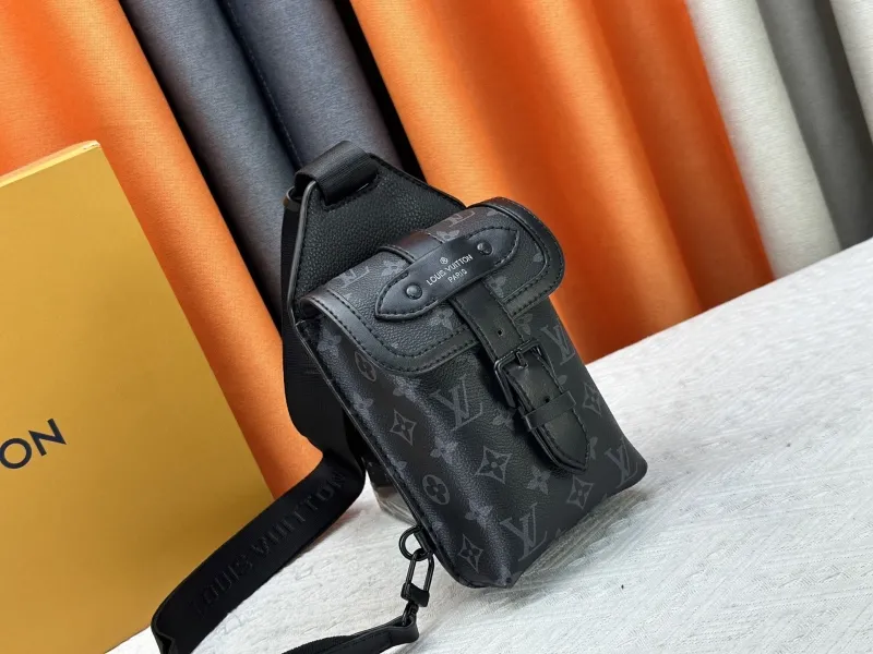 Alternative view of LV Waist & Chest Packs-8