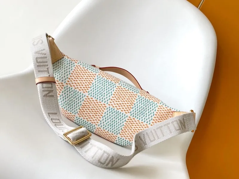 Alternative view of LV Waist & Chest Packs-14