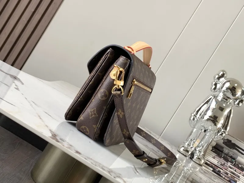 Alternative view of LV Waist & Chest Packs-43